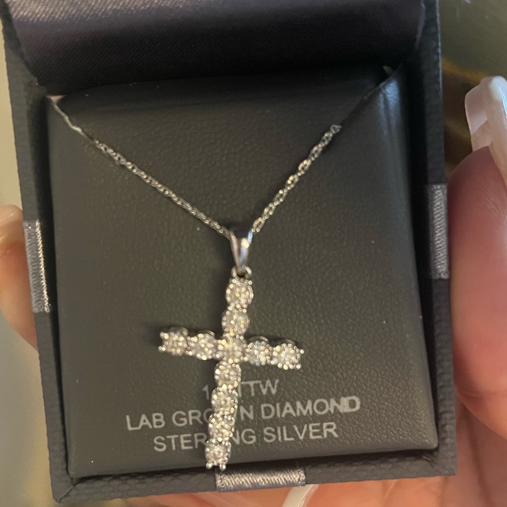 1CTTW lab grown diamond cross necklace